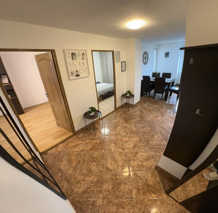 Ap 2 cam recent modernizat, central Str 1 Decembrie, parcare