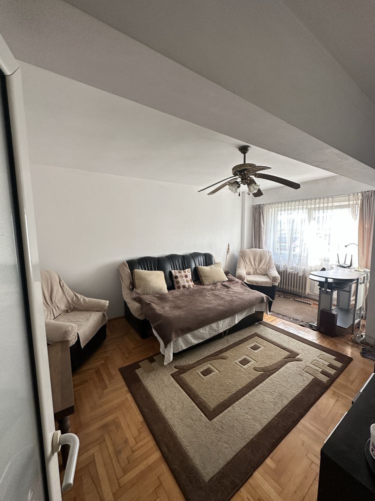 Chirie Apartament Etaj 3