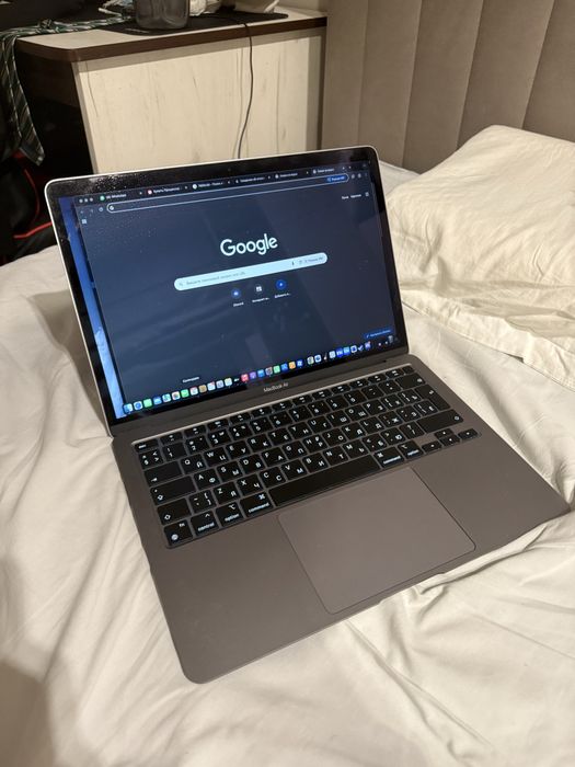 Продам Макбук 2020 M1 98%