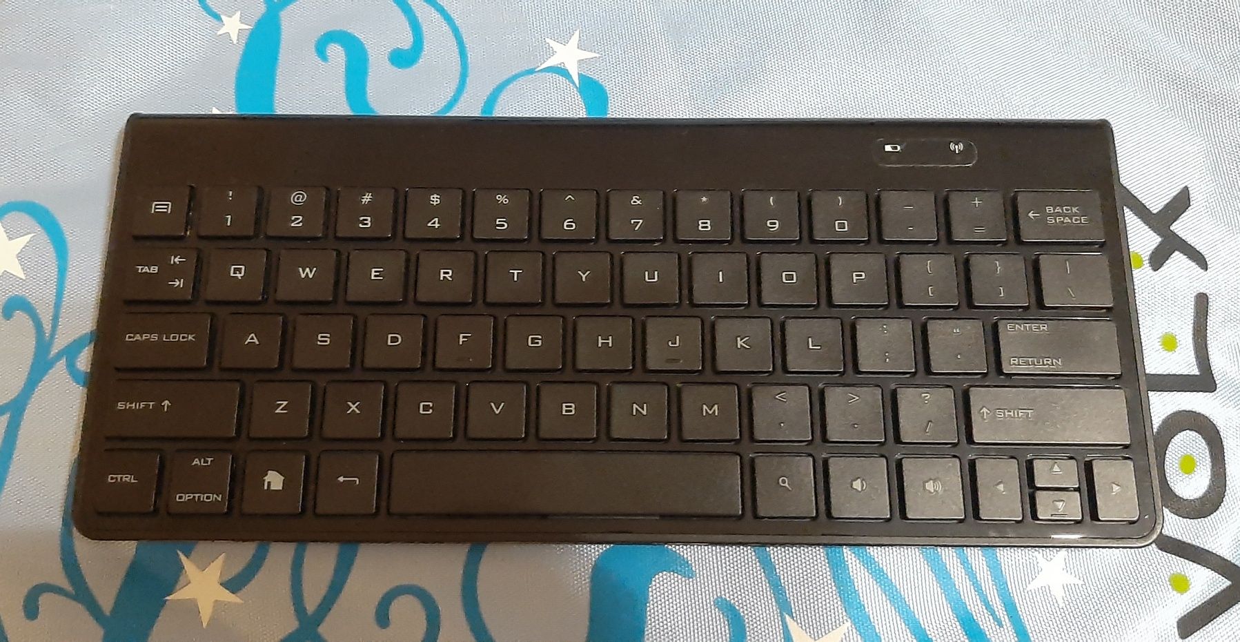 Tastaturi (Logitech,  Amazon Basics)