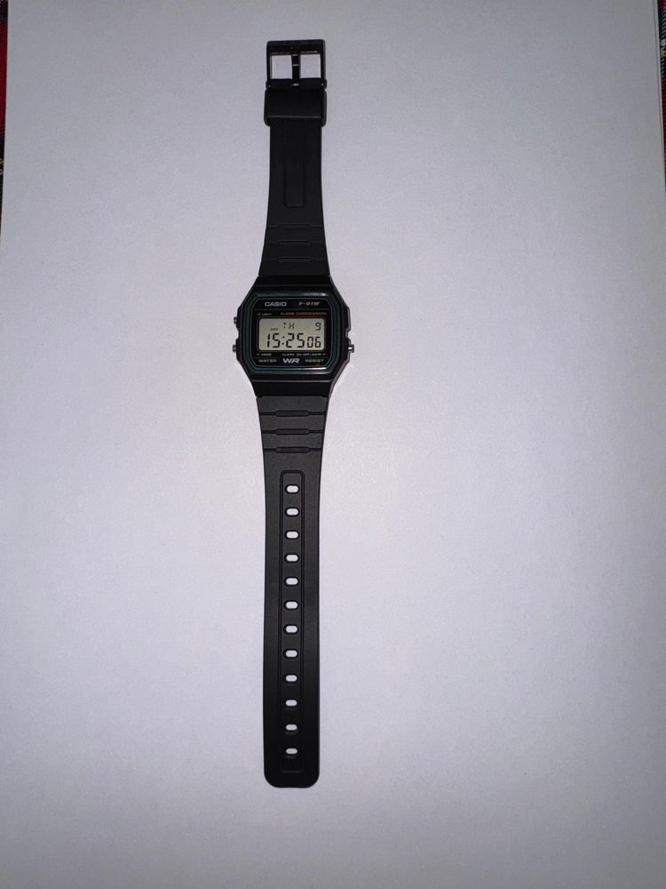 Электронные наручные часы Casio в идеальном состоянии