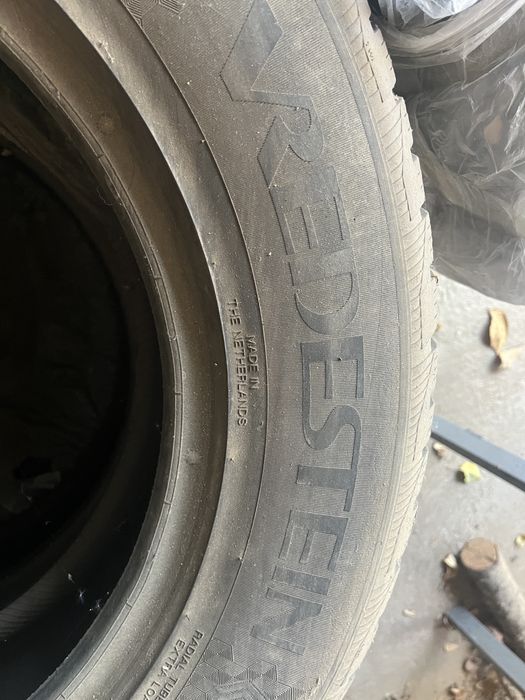 Шины 235/65 R17 в хорошем состояний.