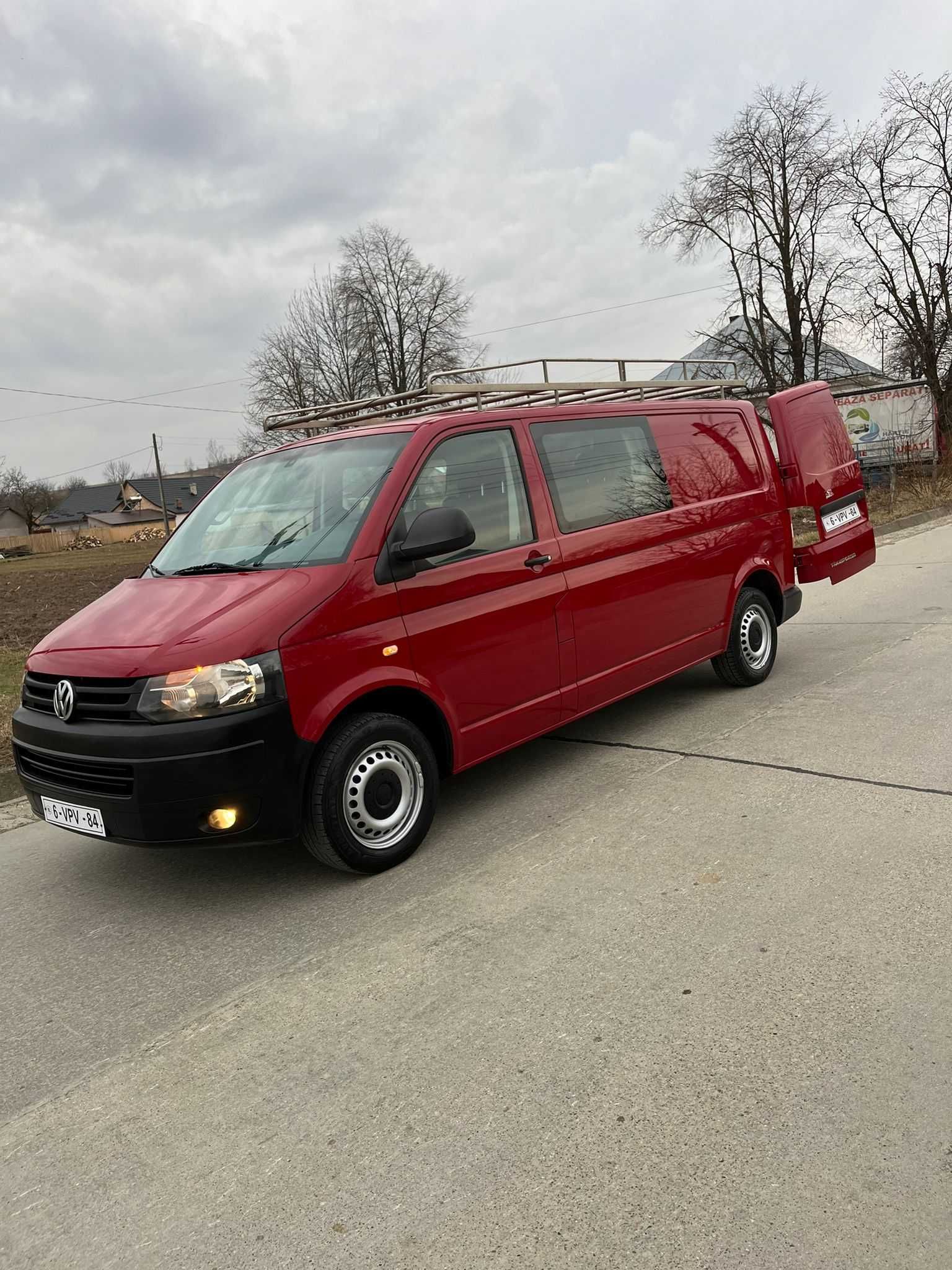 Vand Volkswagen Transporter T5 cu  5 locuri și dubă an 2012 euro 5