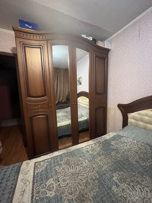 Продам шкаф в спальню, отдам кровать