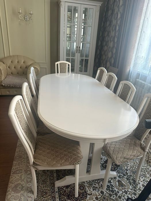 Стол со стульями