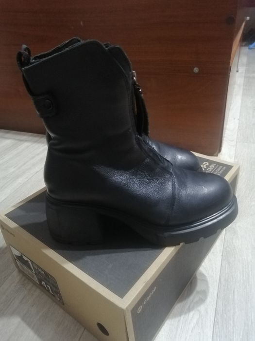 Срочно продам зимние сапоги