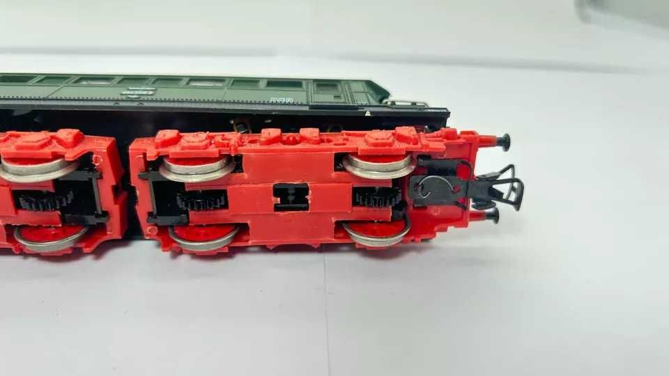 Locomotiva electrica BR244 marca Piko scara ho