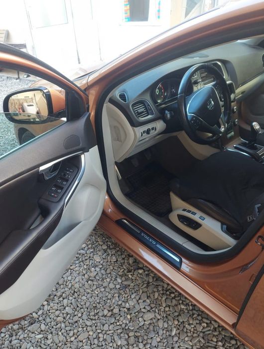 Volvo V40 D2 2014