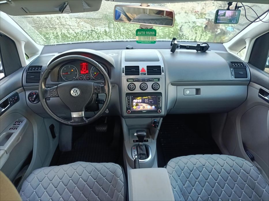 Vând Volkswagen Touran