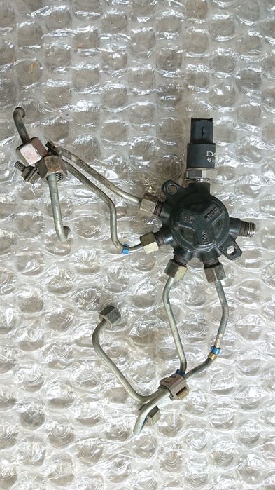 Горивен разпределител и датчик високо налягане  за форд фокус .