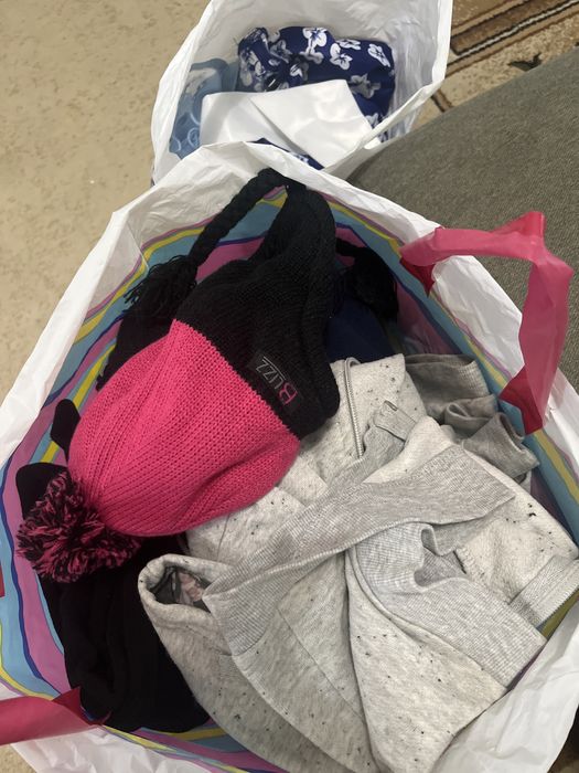 Два пакета вещей на девочку от 4-7 лет за пакет фруктов