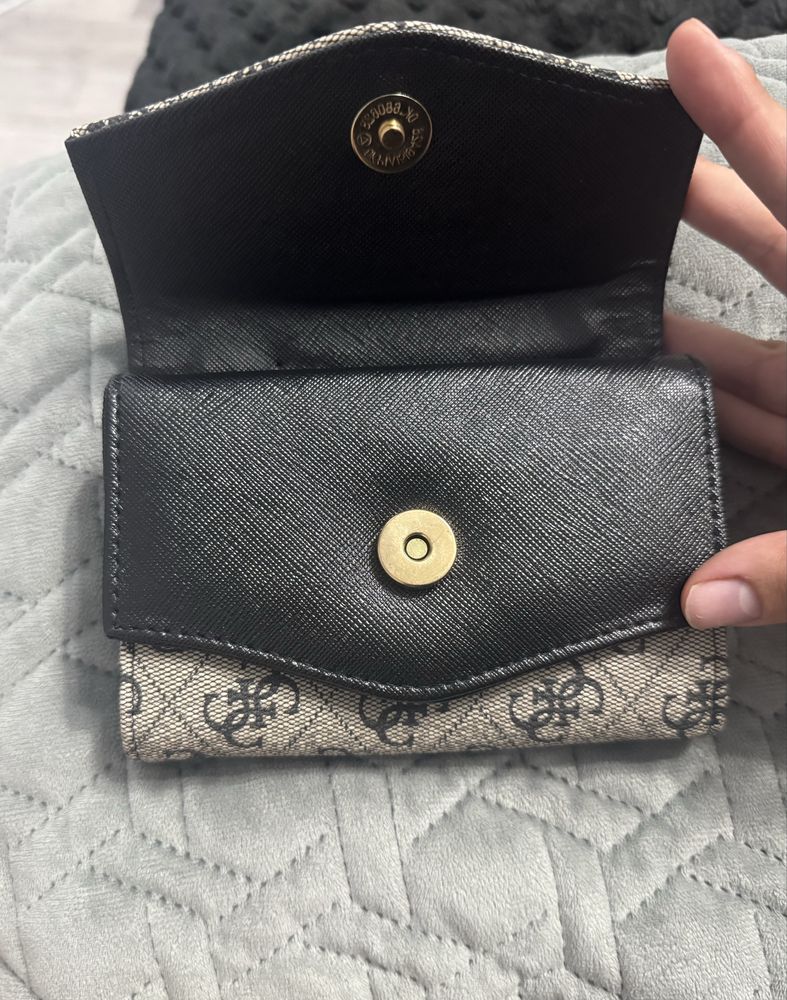Дамски портфейл Guess