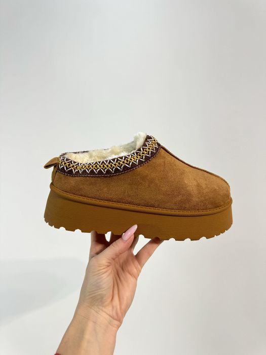 Олекотени чехли с пух по модел Ugg