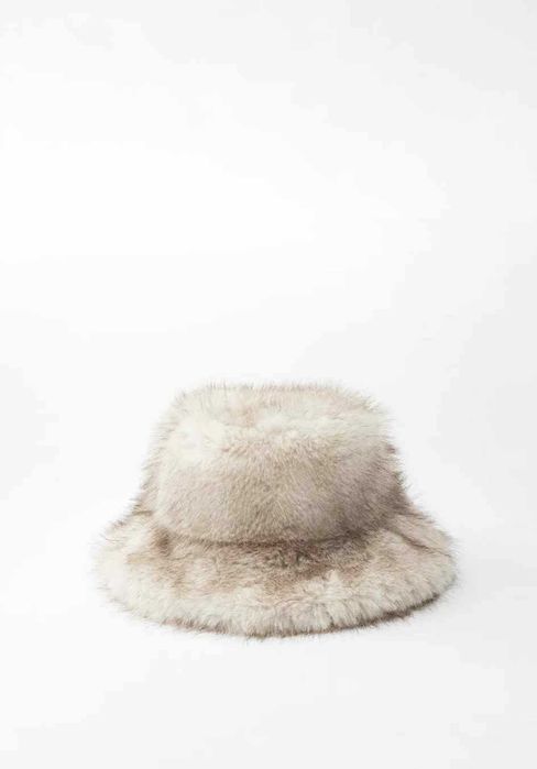 ZARA шапка (изкуствен косъм)
