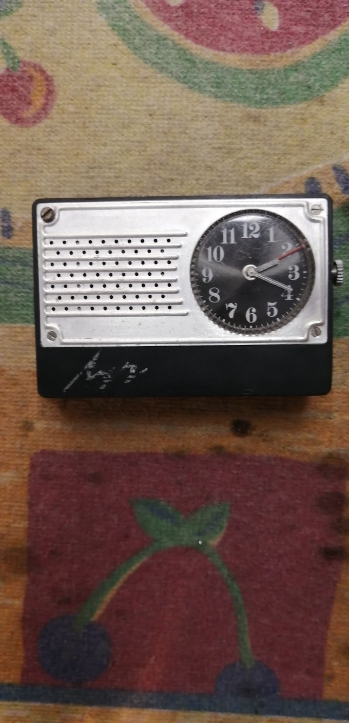 Стар руски джобен туристически часовник - будилник " ЛУЧ "
