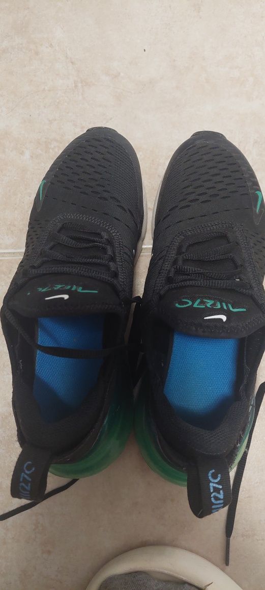 Маратонки  Nike air 270