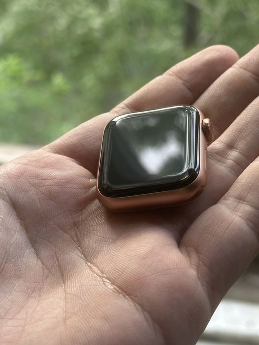 Заблокированные Apple Watch Series Se 40mm Pink Gold