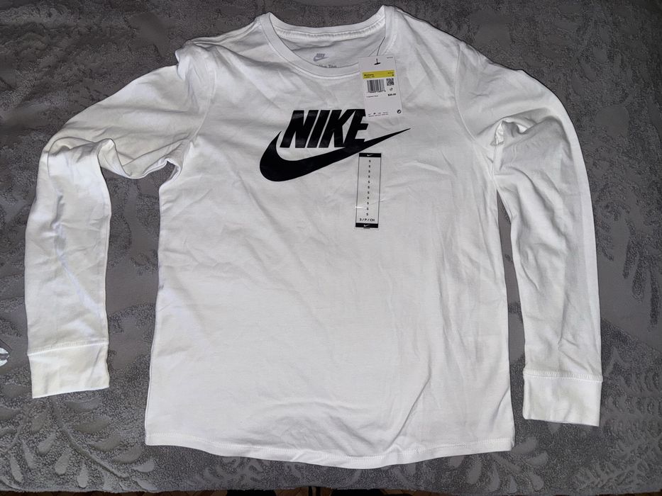 Продается новый лонгслив nike привезенный с Америки