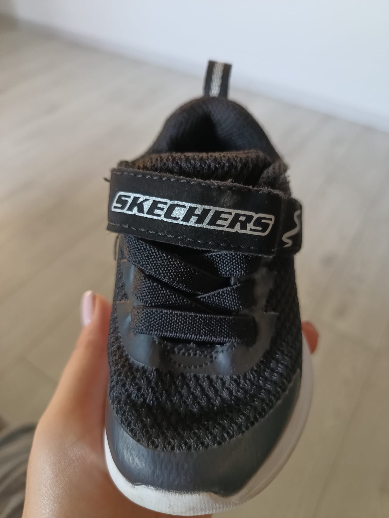 Adidasi Skechers marimea 22 foarte intretinuti
