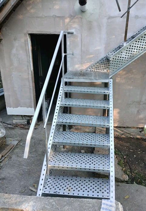 Scari metalice preț bun