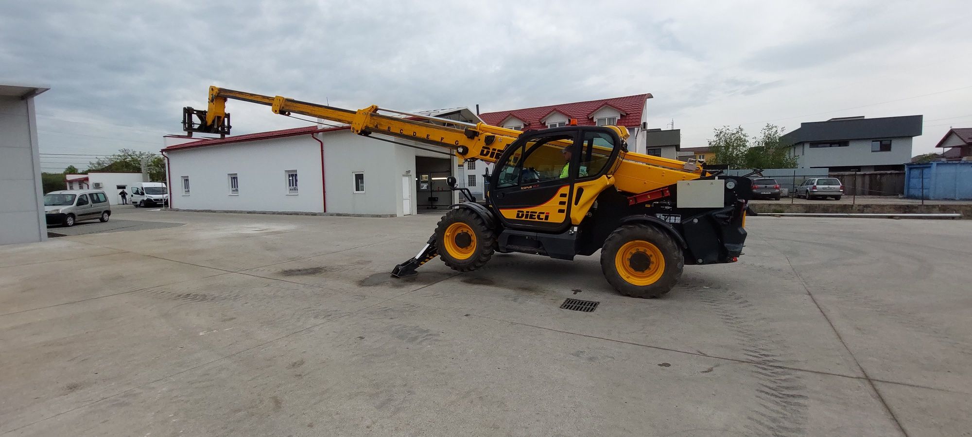 De vânzare DIECI 4017 / MANITOU/ MERLO an 2019 4200 ore, perfect funct