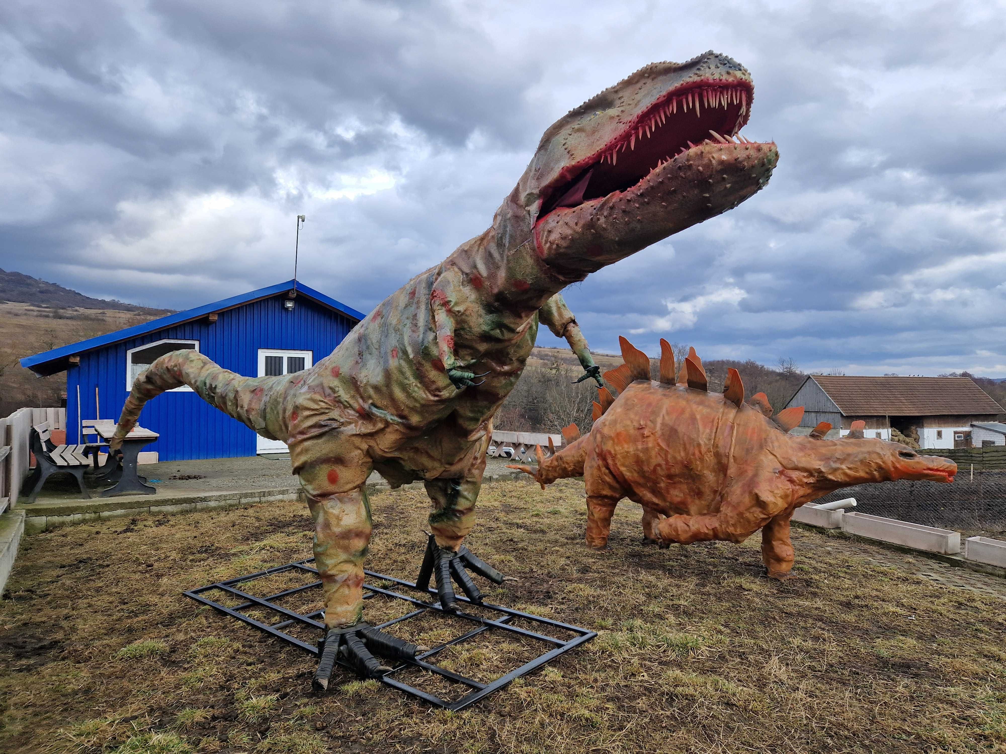 Vind Dinosaur pentru  expozitie