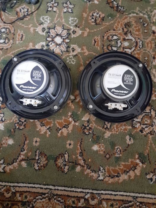 Срочно. Музыкальные колонки для легкового автомобиля.2шт. Работает