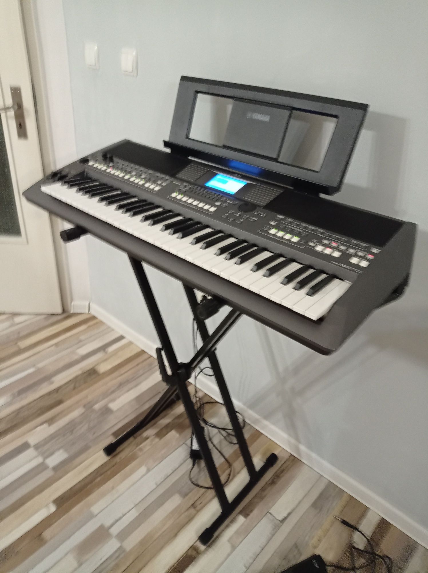 Синтезатор YAMAHA RSR-S670