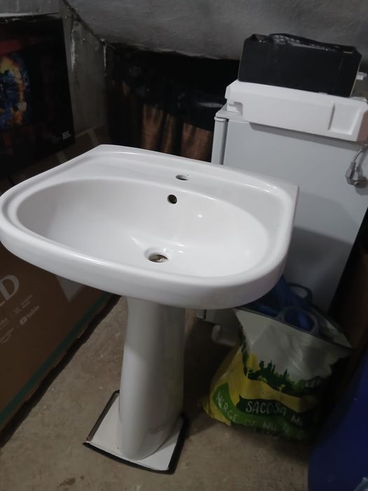 Vând chiuveta si piedestal
