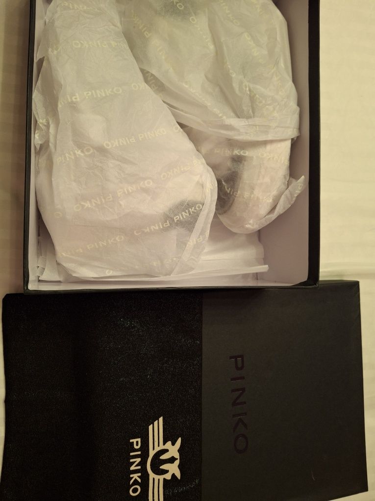 Дамски кецове Pinko
