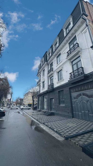 Сдается коммерческое помещение общей площадью 1800 кв.м