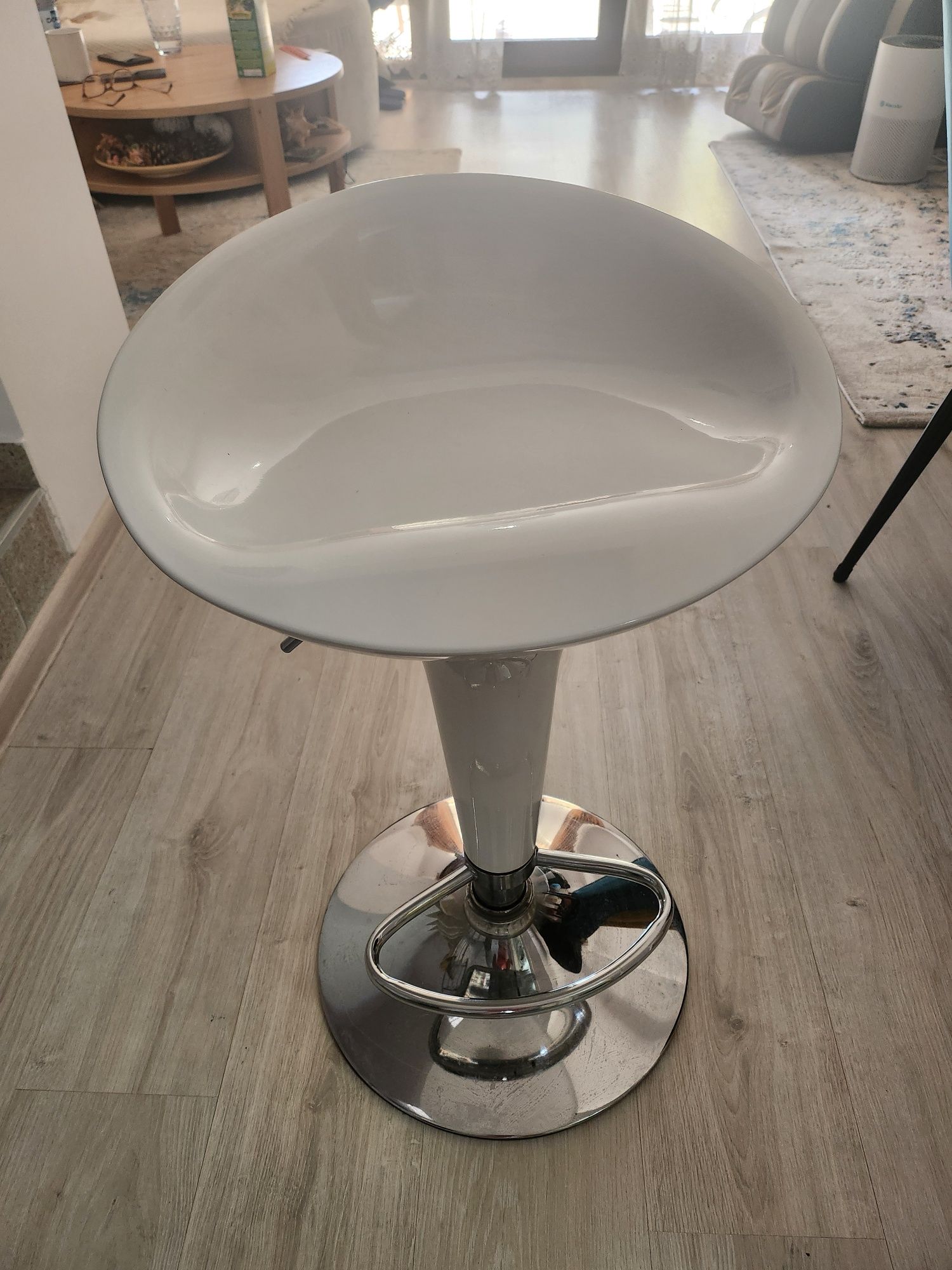 Scaun de bar cu inaltime reglabila