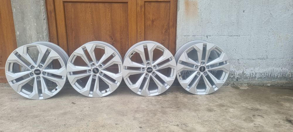 Vând jante audi R18