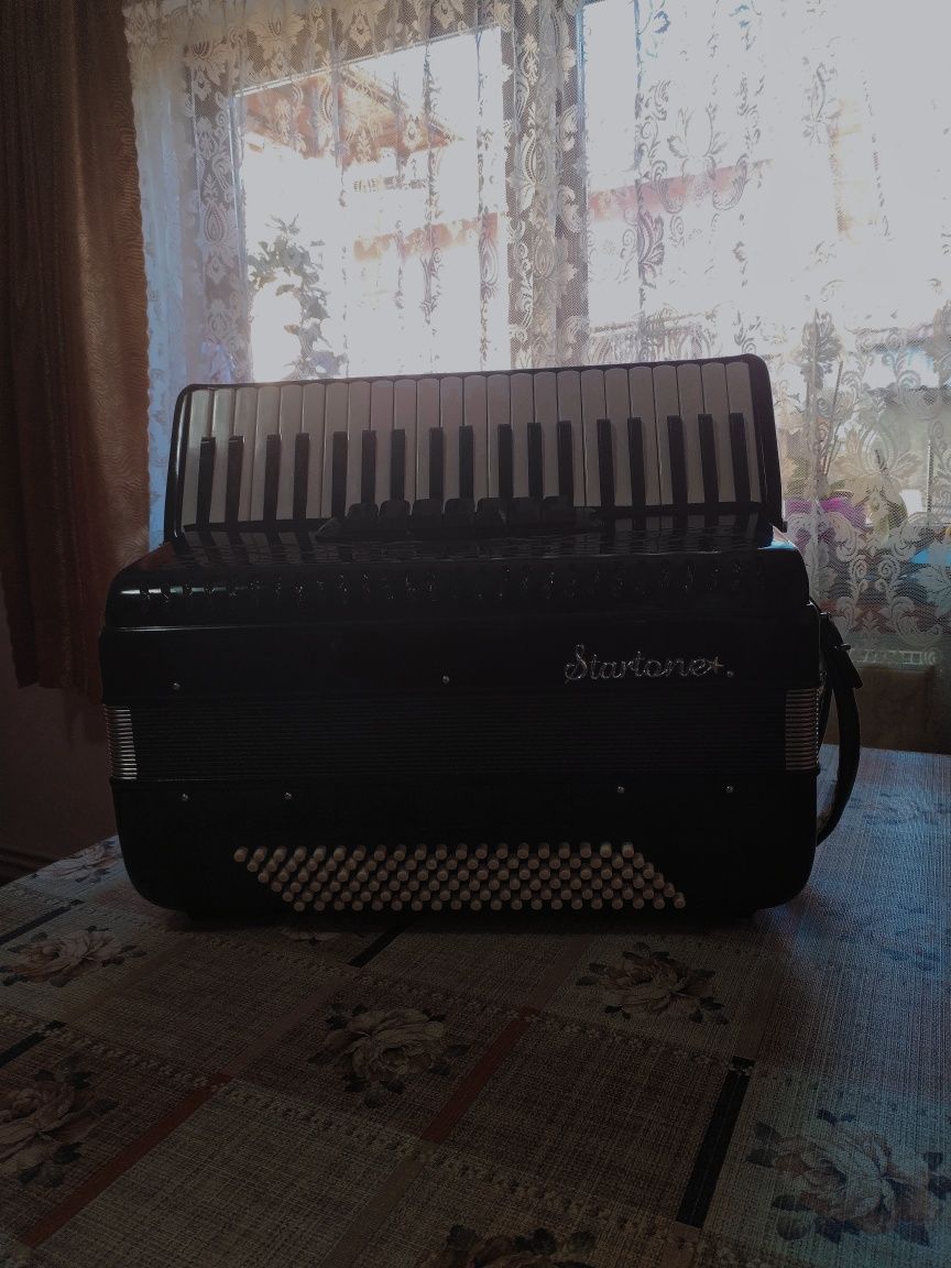 Vând acordeon Startone Piano Accordion 120 Black MKII