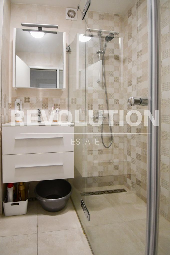 Дава се под наем Четиристаен апартамент в София, Център - 130 кв.м за 1350 € - Снимка #12