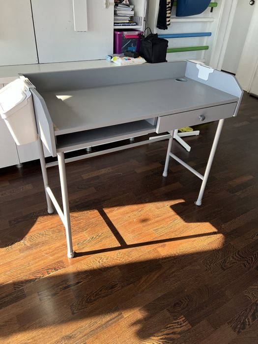 Birou Hauga Ikea gri