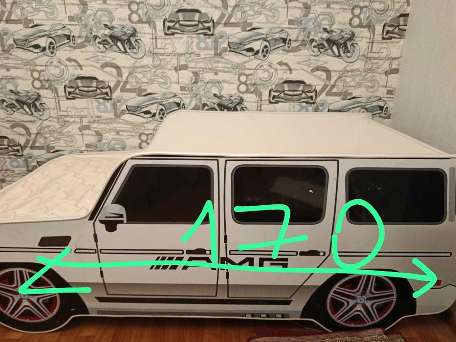 Детская кровать машина