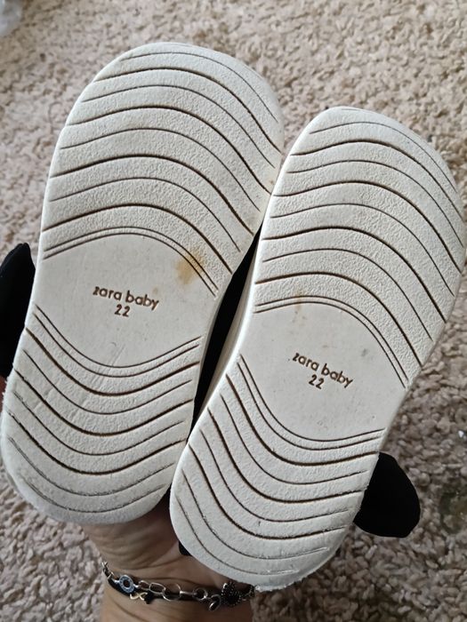 Adidași Zara baby.