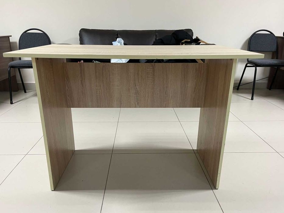 Стол офисный в отличном состоянии