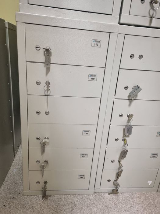 Метални сейфове с ключ