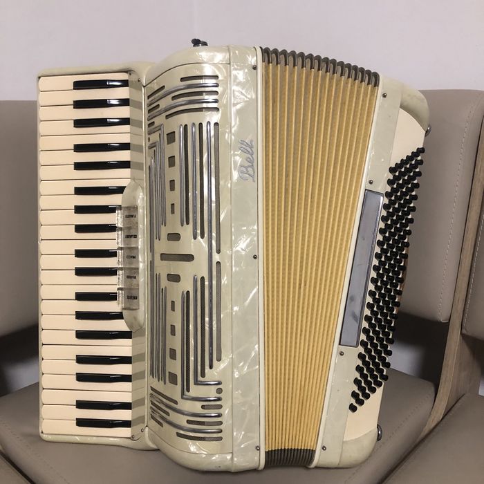 Acordeon Italian Bell 120 bași- alb perlat