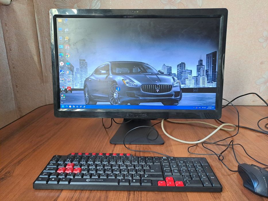 Продается идеальный компьютер-моноблок /Corei5-7400/Ozu8Gb/SSD128Gb/