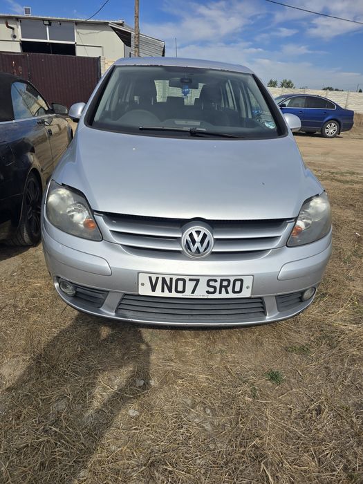 Bara fata capota faruri  trager  Volkswagen golf 5 plus