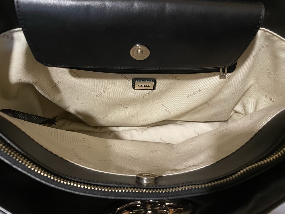 Дамска чанта Guess