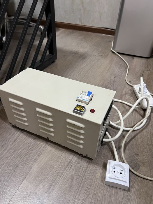 Продам однофазный стабилизатор / напряжение 5кВт б/у в рабочем состоян