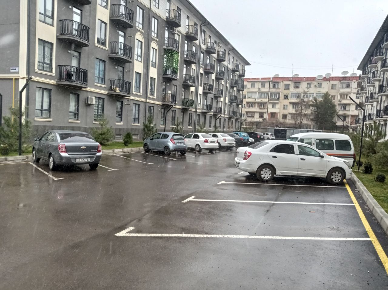 Собственник . Продаётся 1 комнатная квартира в ж.к. Ассалом хаво.