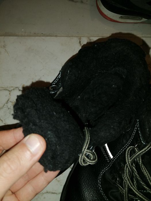 продаю зимние рабочие ботинки