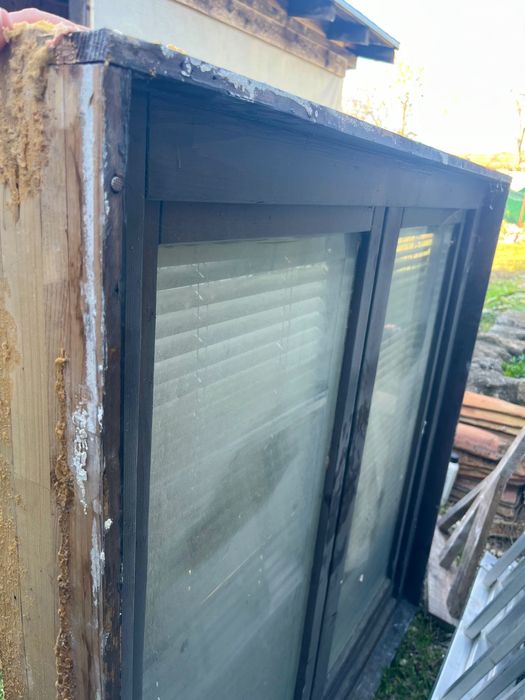 Прозорец - дървена дограма