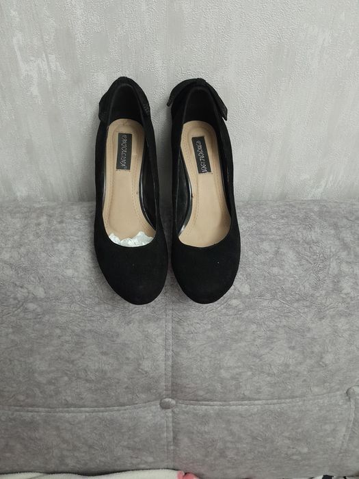 Женские туфли 38 размер замшевые в хорошем состояние