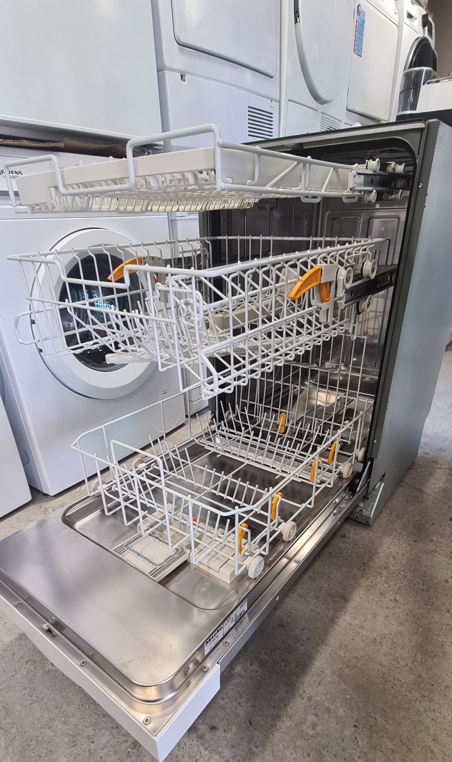 Съдомиялна за вграждане 45см  MIELE  1202 SCi